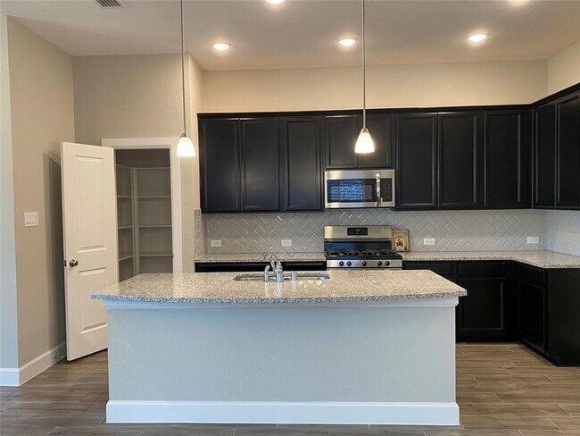 Building Photo - 343 Jolly Ginger Dr
