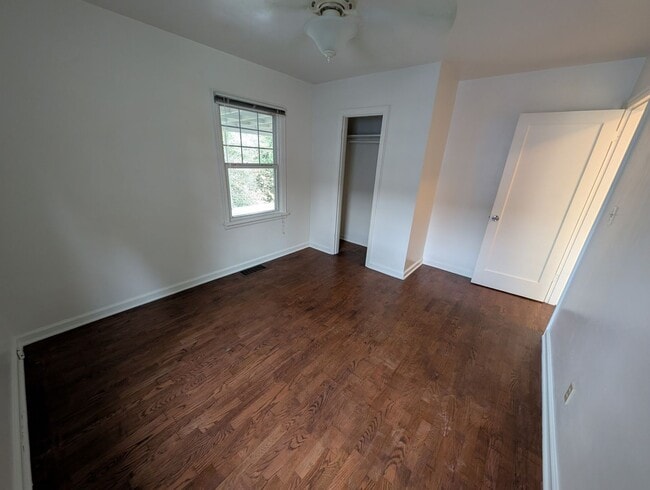 Building Photo - Quaint 2 Bedroom in Navy Yard City - TONS of Extra Space! Available Now!