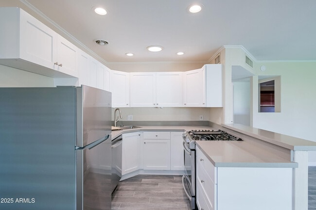 Building Photo - 1851 N 80th Pl