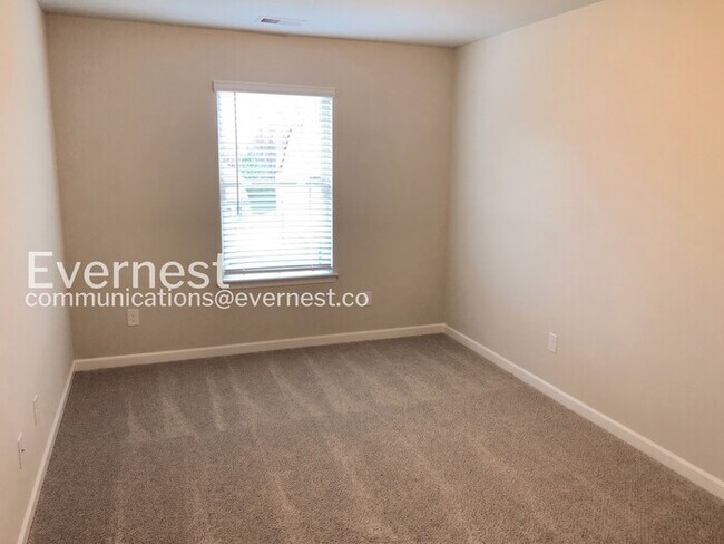 Building Photo - 4 Bed/2.5 Bath Home with Garage / Pet-Friendly / Vouchers Accepted / Coming Soon!