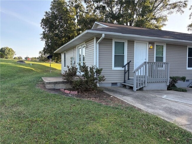 Building Photo - 3749 Old Plainview Rd