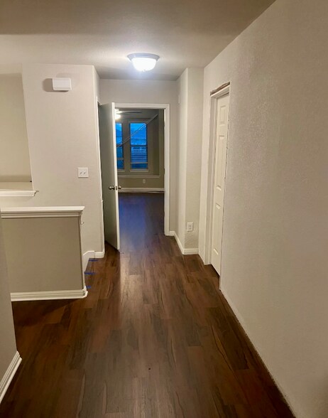 Building Photo - 400 Eagle Brook Ln