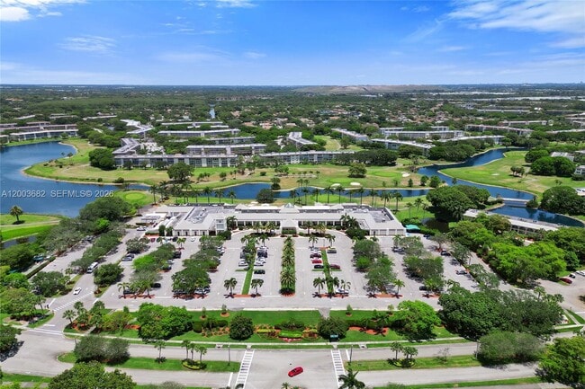 Building Photo - 3001 Portofino Isle