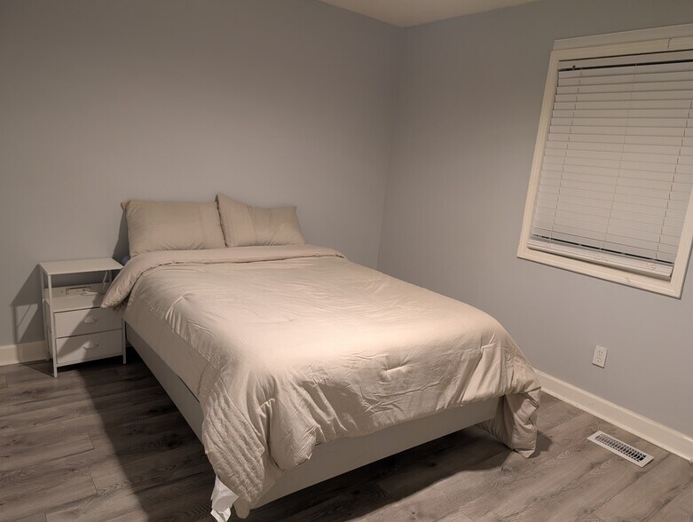 Building Photo - 1263 Oakland Dr SW