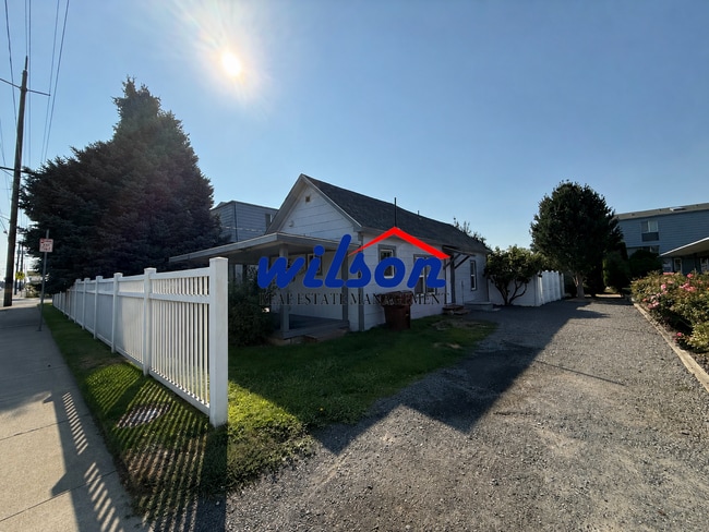 Building Photo - 1004 W Mead Ave
