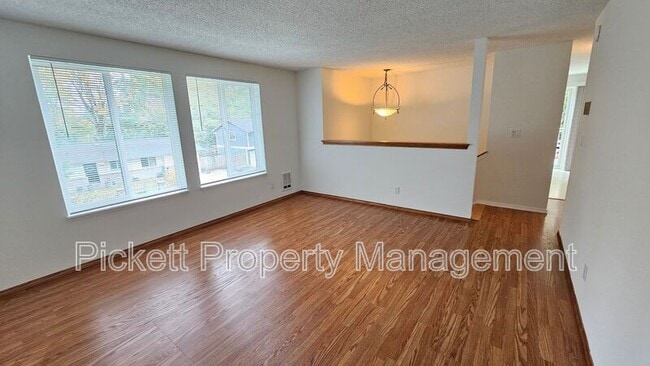 Building Photo - 1155 Silverleaf Ct E