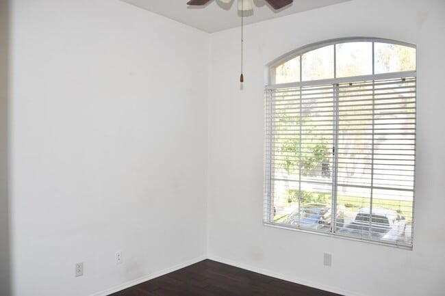 Building Photo - 8215 E White Oak Ridge
