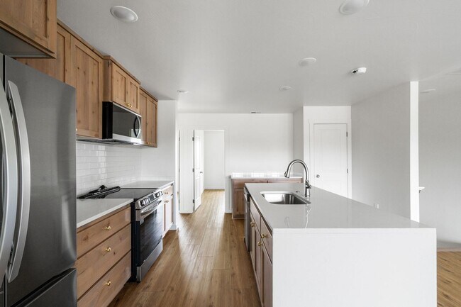 Building Photo - New Modern Construction Work Live