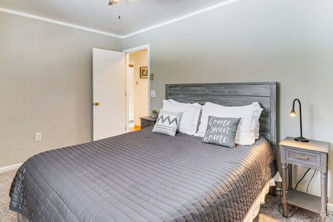 Building Photo - 353 Cherry Lane Rd