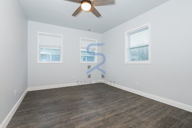 Building Photo - Graceful Living in the Heart of Carey Park – 3BR/2BA