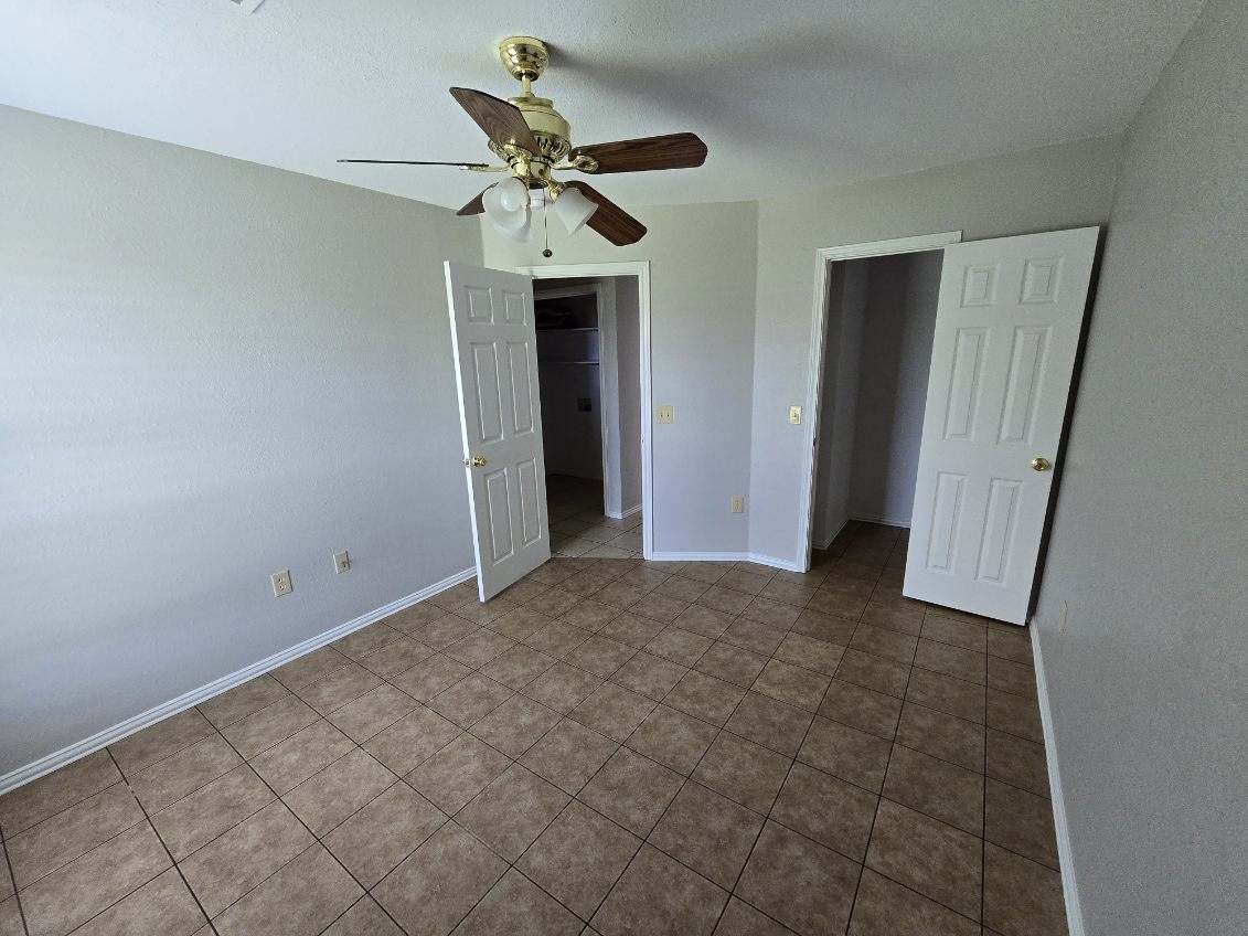 First bedroom - 1185 Greywood Dr