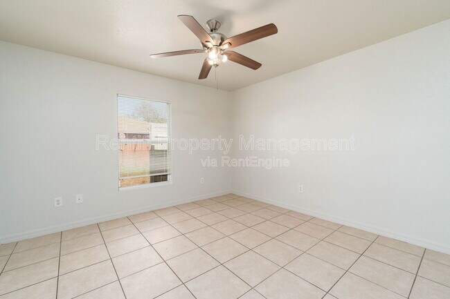 Building Photo - 208 Ichabod Ave