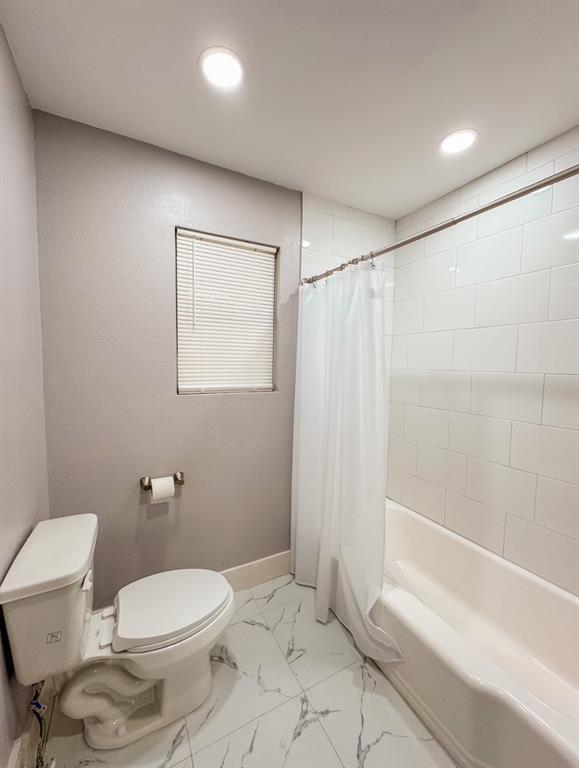 Building Photo - 17903 Wild Oak Dr