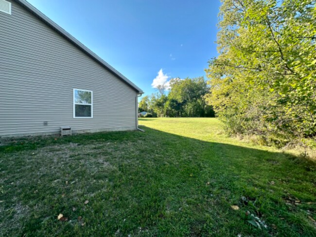 Building Photo - 818 Burr St