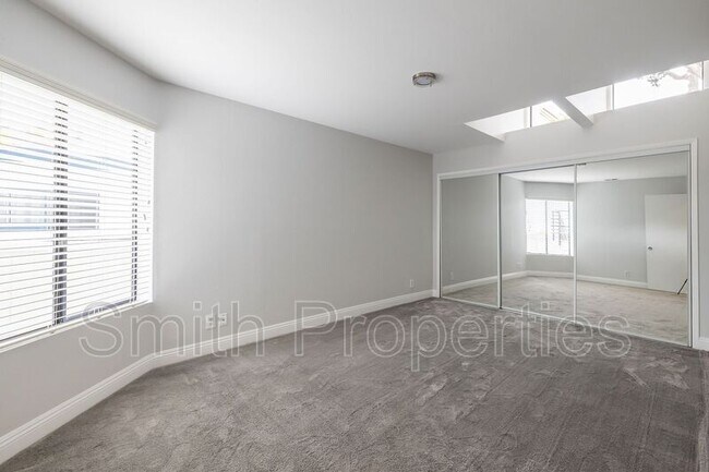 Building Photo - 604 N Irena Ave