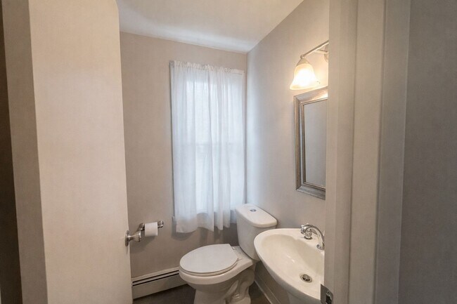 Building Photo - House for rent