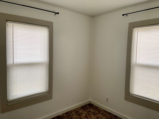 Building Photo - Hard to find 1 Bed 1 Bath House
