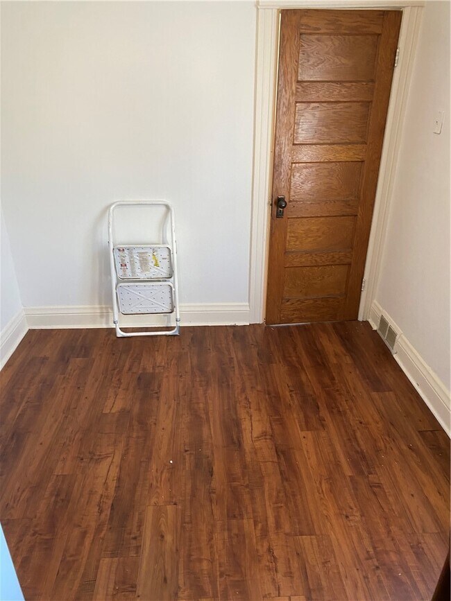 Building Photo - 287 Maplewood Ave