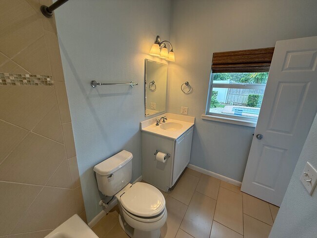 Building Photo - 2522 Chantilly Ave