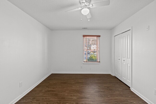 Building Photo - 1012 Danbury Cir