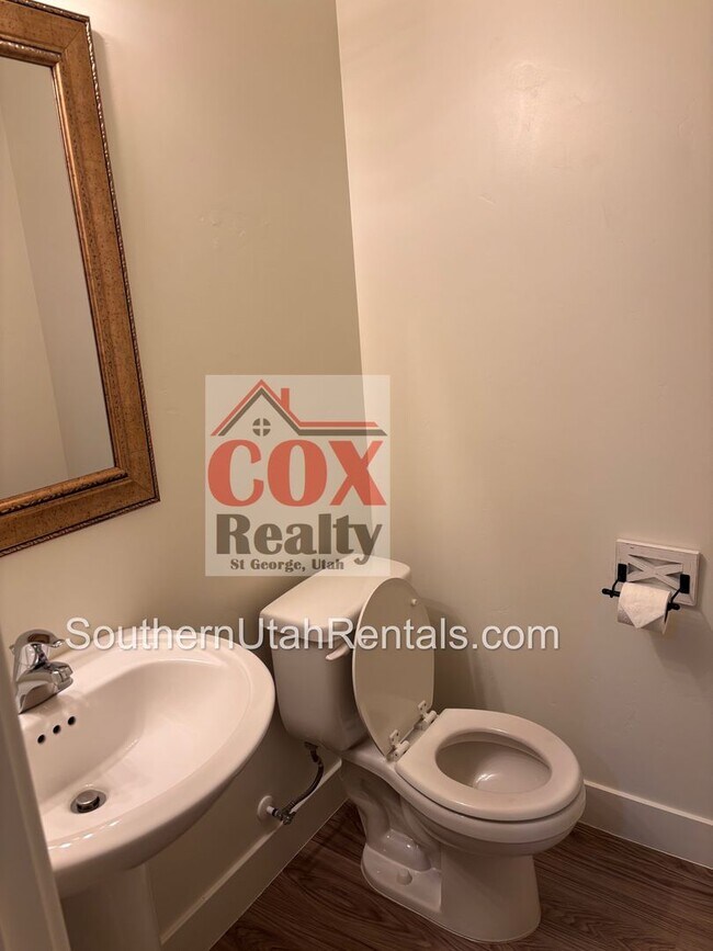 Building Photo - Beautiful Desert Canyon 4 Bedroom / 2.5 Ba...