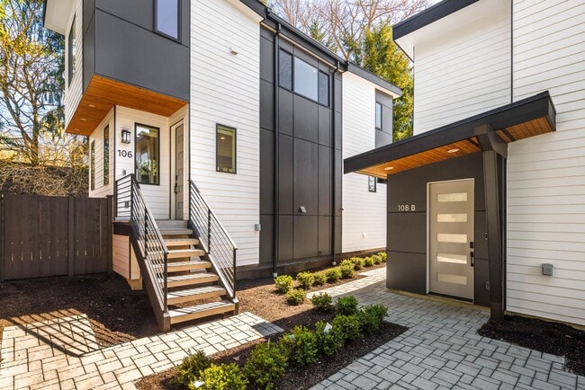 Building Photo - 106 6th St South