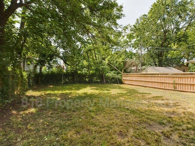 Building Photo - 2813 E Meyer Blvd