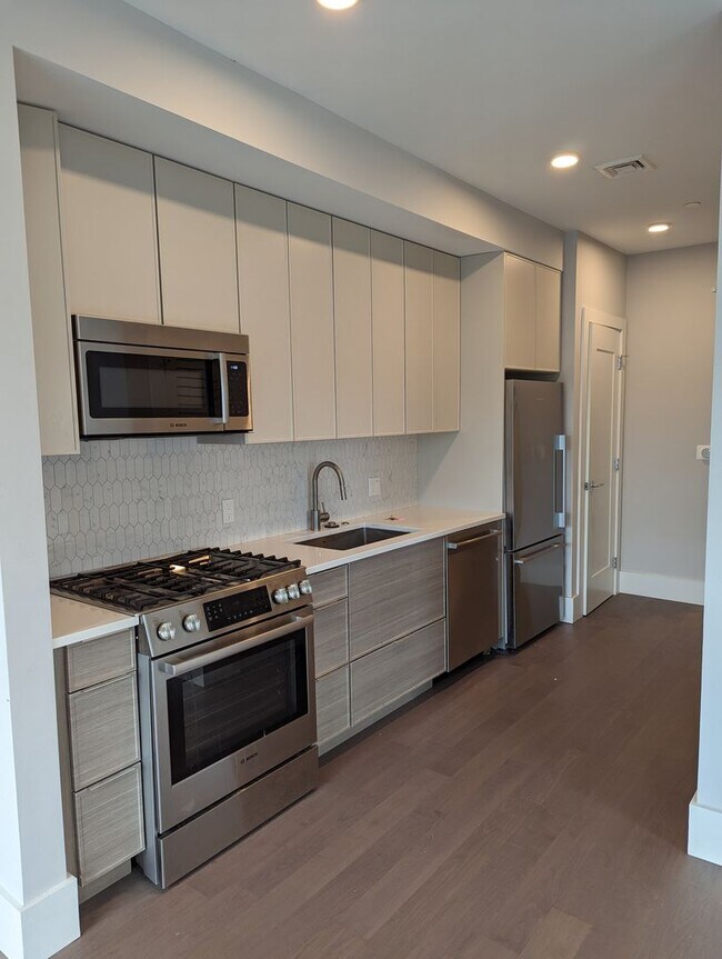 Building Photo - Jamaica Plain luxury 2 BR for 9/1