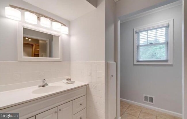 Building Photo - 15812 Lazy Day Ln