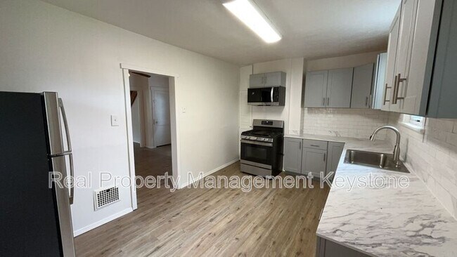 Building Photo - 625 Blanton St