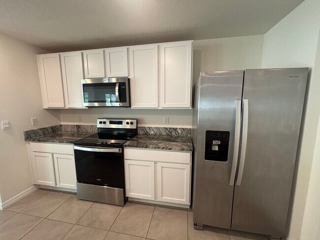 Building Photo - Greystone Hills - 3/2/2 ***Won't Last***