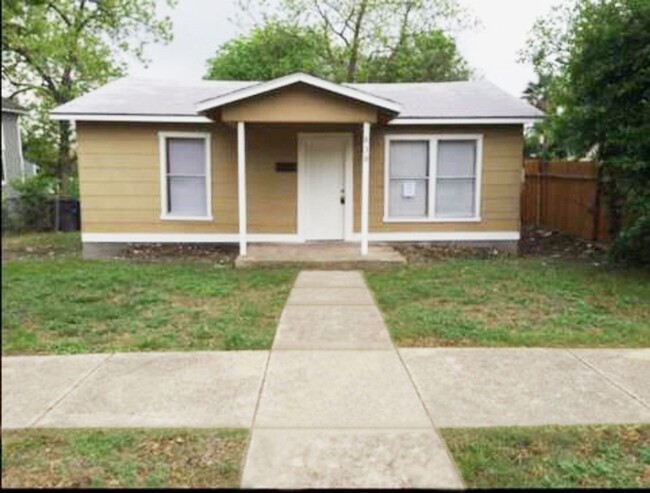 Primary Photo - Don't Miss This Relaxing 3BR/1BA Home Near...