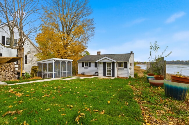 Primary Photo - W6705 N Lakeshore Cir