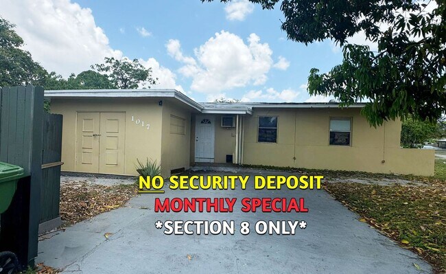 Primary Photo - 3-2 House with a Pool