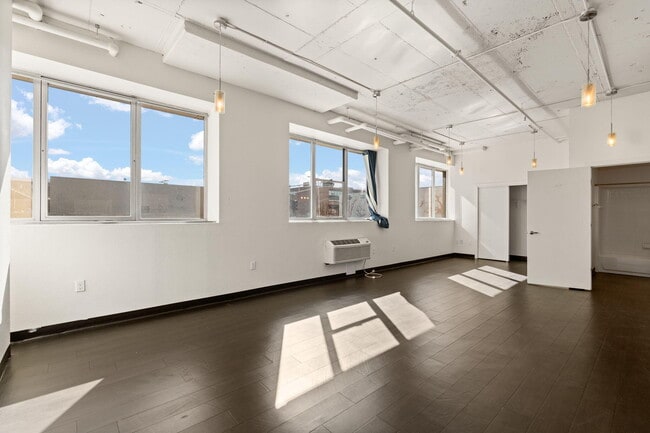 Building Photo - 517 Gold Ave SW