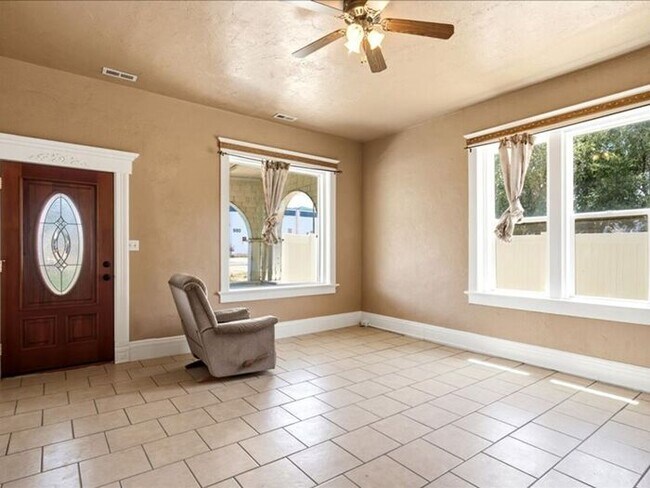 Building Photo - North Salt Lake 4 bed 3 bath home