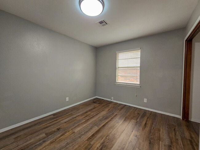 Building Photo - 3 Bedroom 2 Bath home in Shawnee!