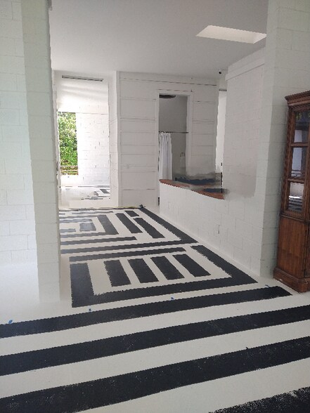 Building Photo - 2053 Carolina Ave