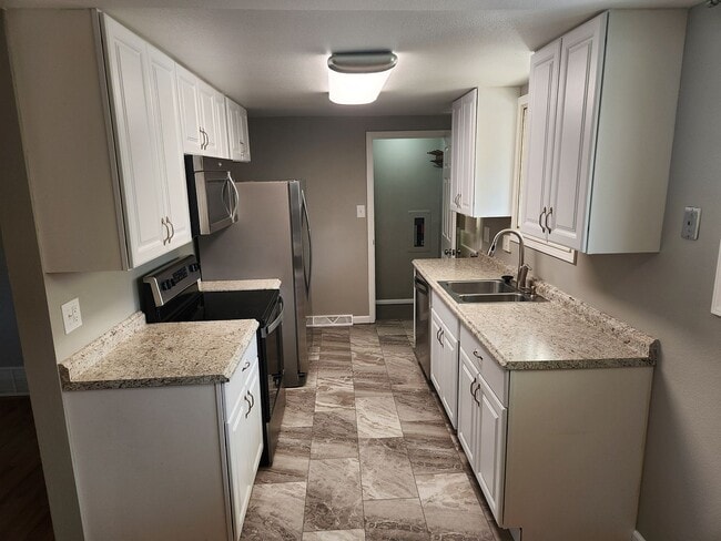 Building Photo - 4901 Circle Dr