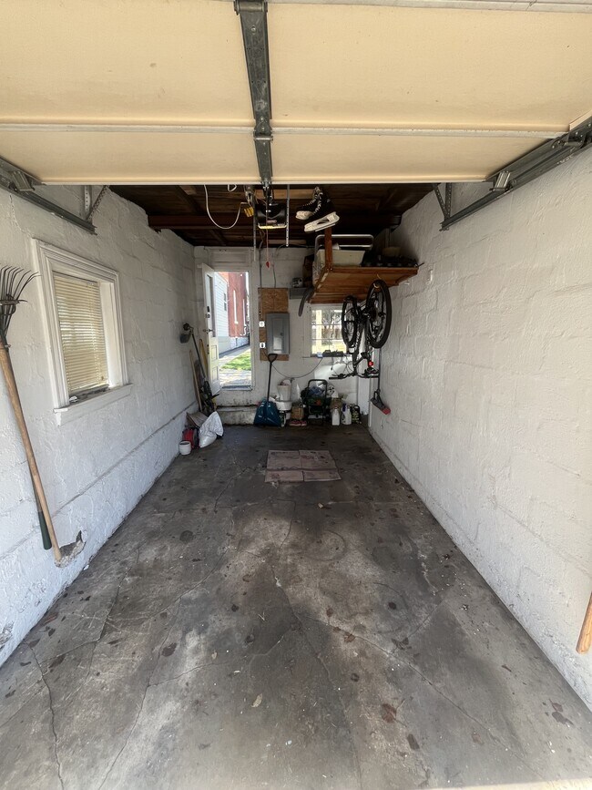 Building Photo - 220 E Liberty St