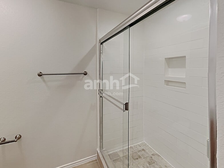 Building Photo - 26139 Flinton Dr