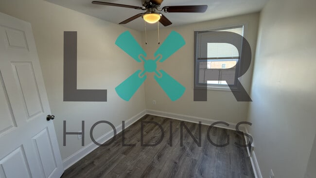 Building Photo - 318 White Ave