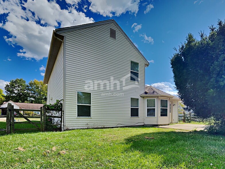 Building Photo - 4645 Bluejay Ct