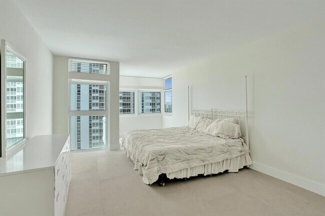 Building Photo - 1360 S Ocean Blvd