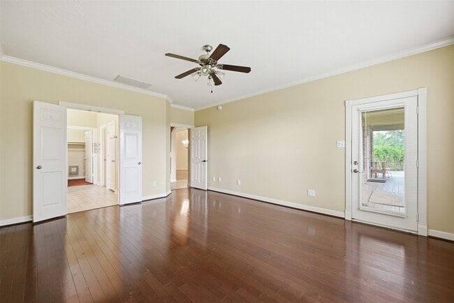 Building Photo - 25203 Oak Villa Dr