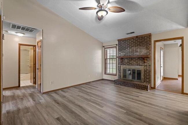 Building Photo - Cul-de-Sac Homesite! Tons of Room!