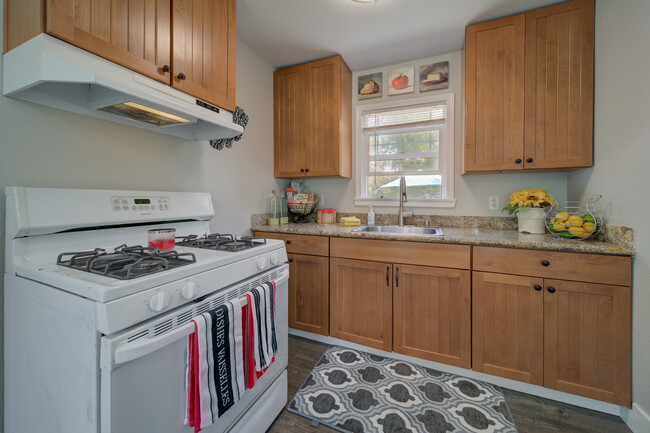 Building Photo - 6 Monte Vista Ct