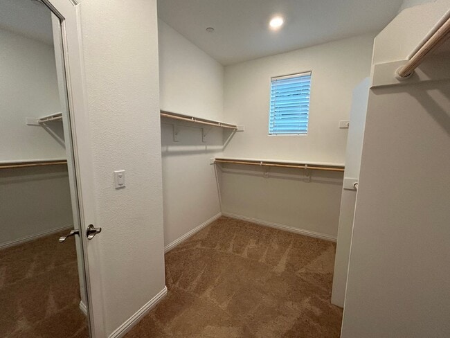 Building Photo - Beautiful 4 Bedroom 3 Bath Brentwood Home