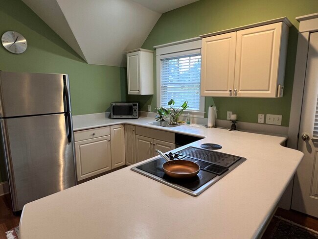 Apartment Kitchen - 39 Park Sq N
