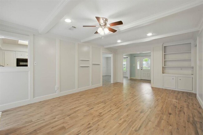 Building Photo - 1302 Dominion Dr